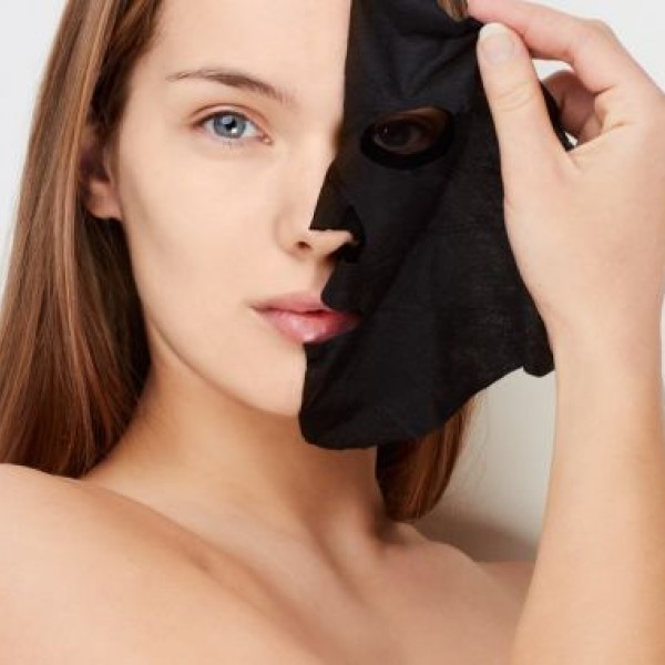 Lakštinė anti-acne detoksikuojanti kaukė su anglimi